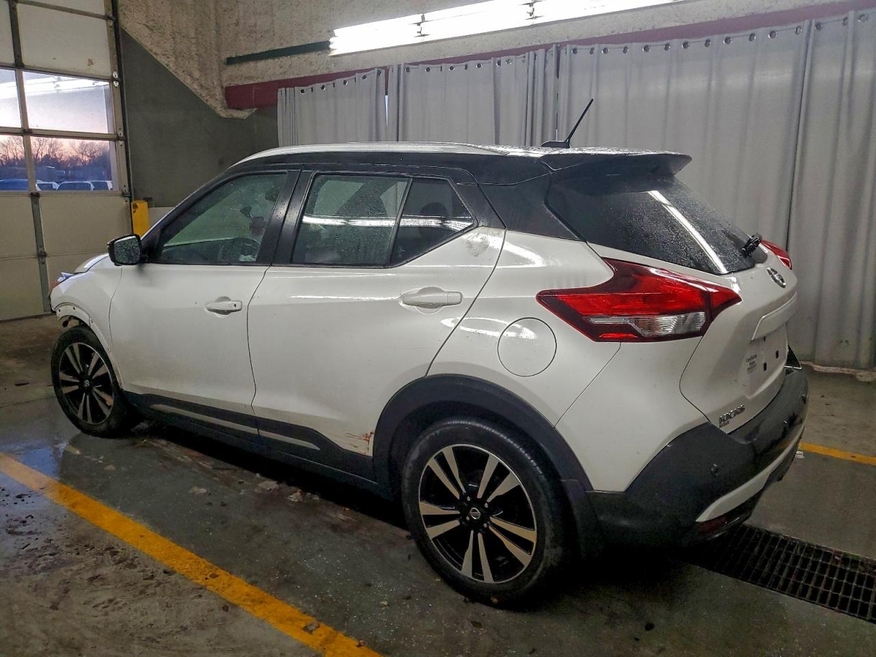 2020 NISSAN KICKS SR photo 2