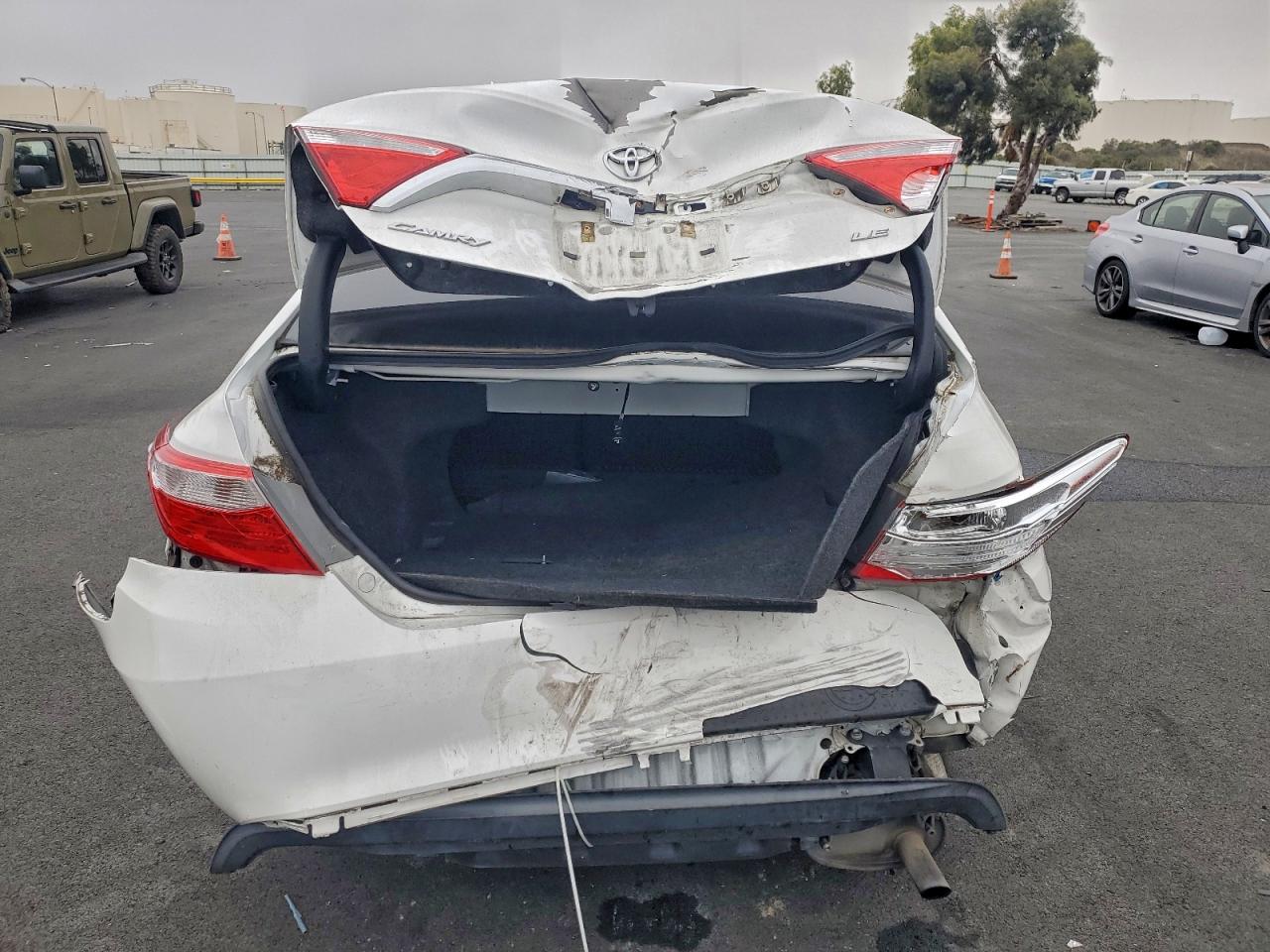2015 TOYOTA CAMRY LE photo 6