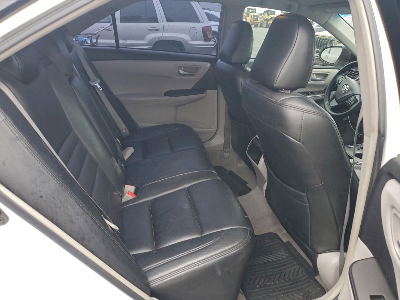 2015 TOYOTA CAMRY LE photo 10
