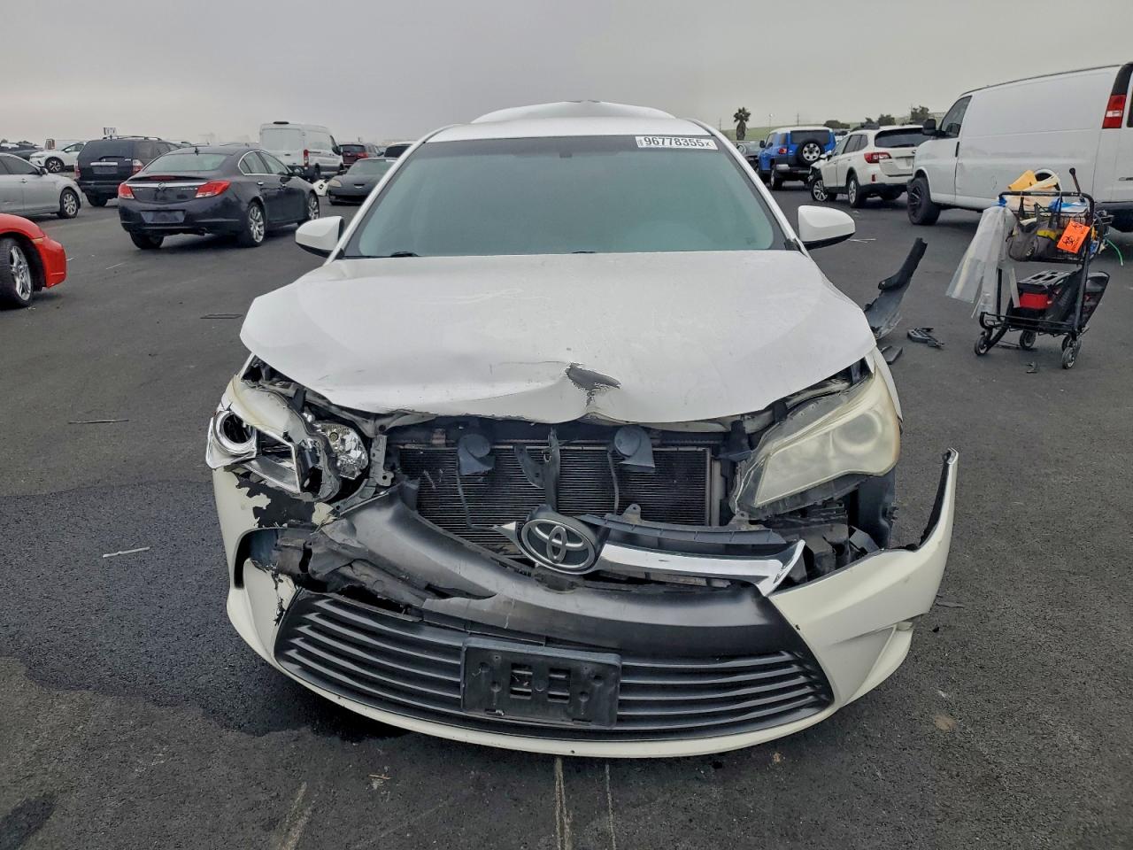 2015 TOYOTA CAMRY LE photo 5