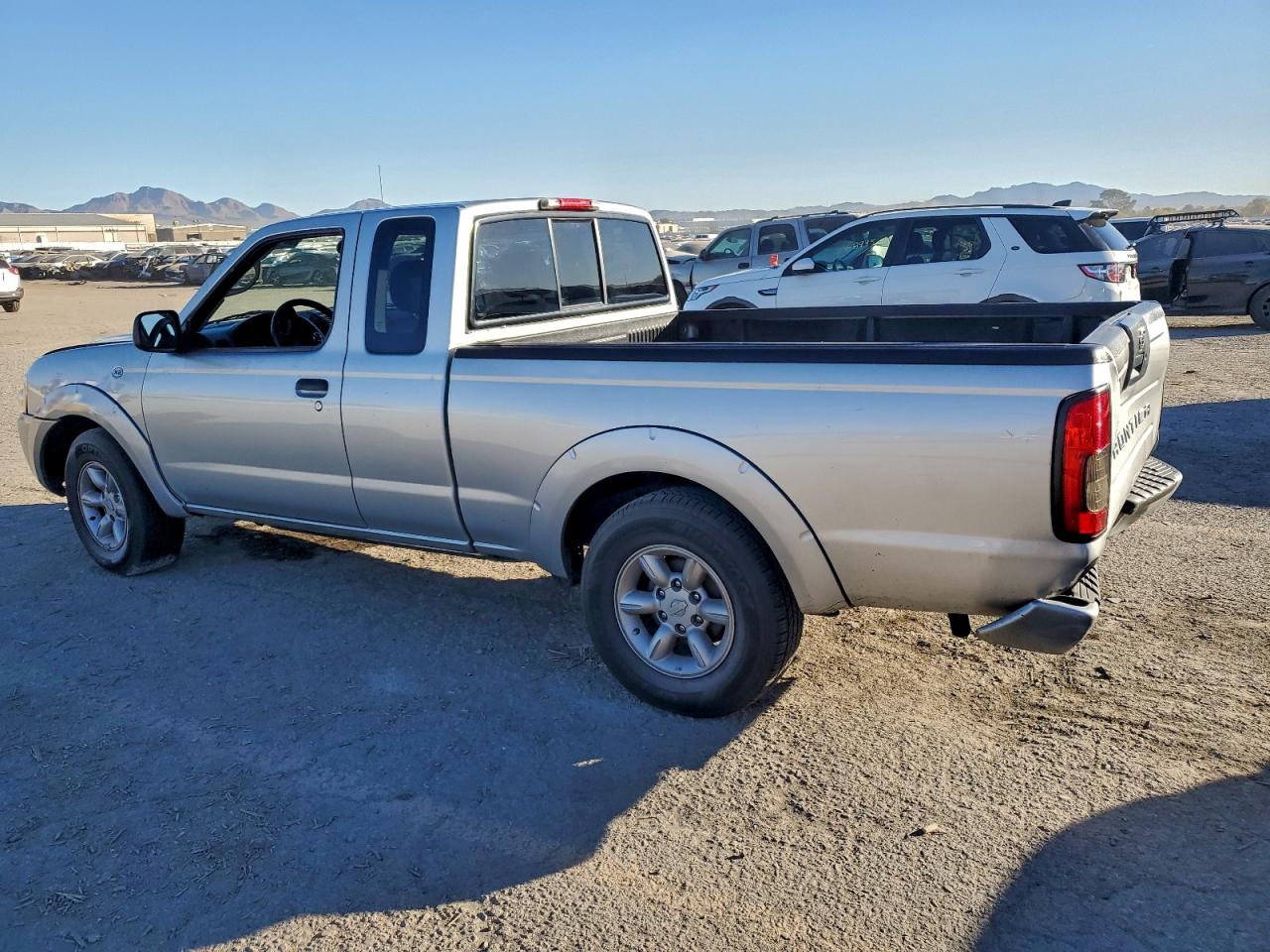 2004 NISSAN FRONTIER KING CAB XE photo 2