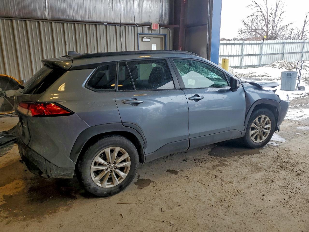 2023 TOYOTA COROLLA CROSS LE photo 3