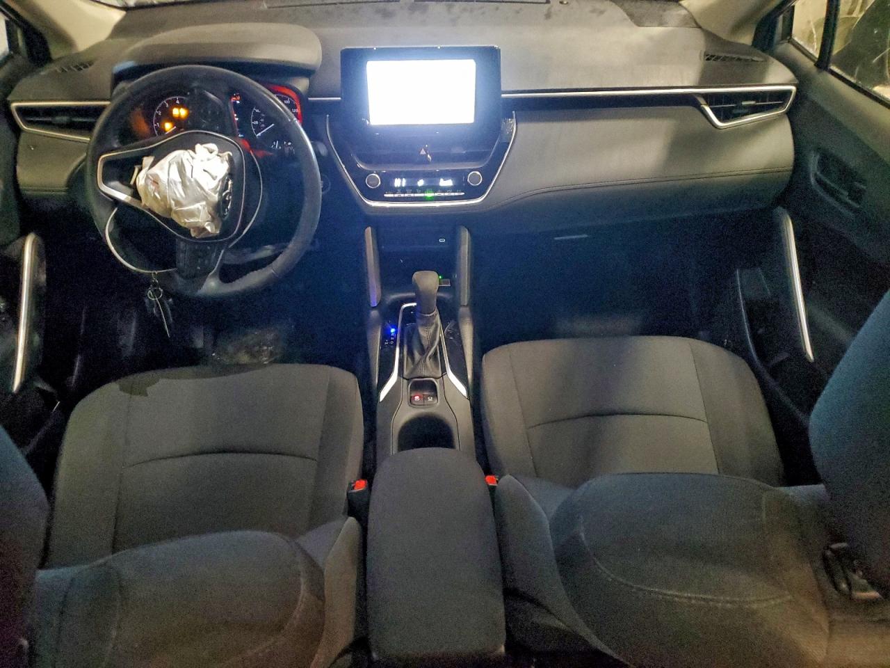 2023 TOYOTA COROLLA CROSS LE photo 8