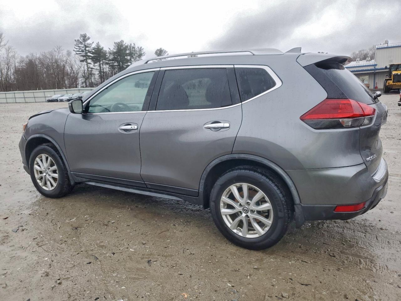 2018 NISSAN ROGUE SV photo 2