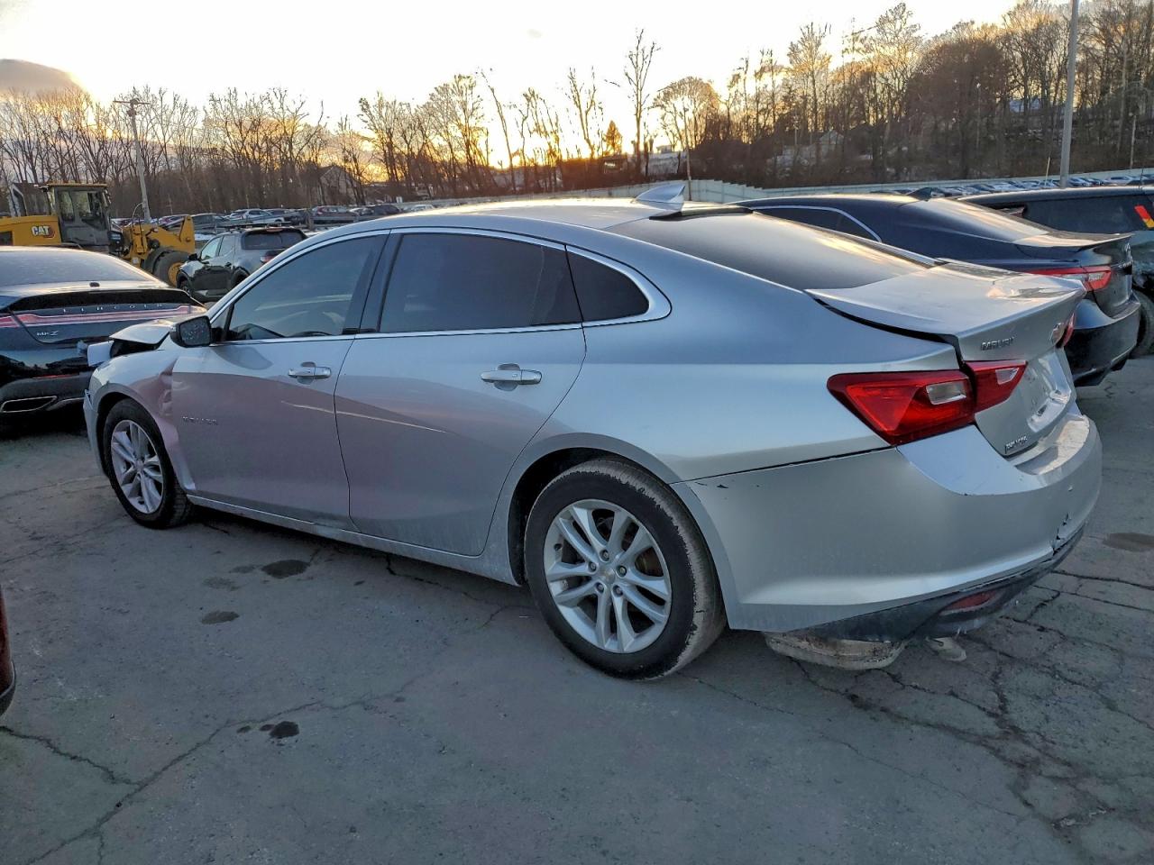 2018 CHEVROLET MALIBU LT photo 2