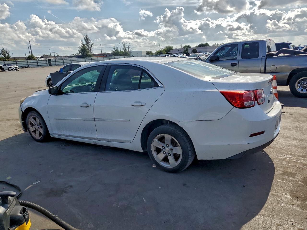 2013 CHEVROLET MALIBU LS photo 2