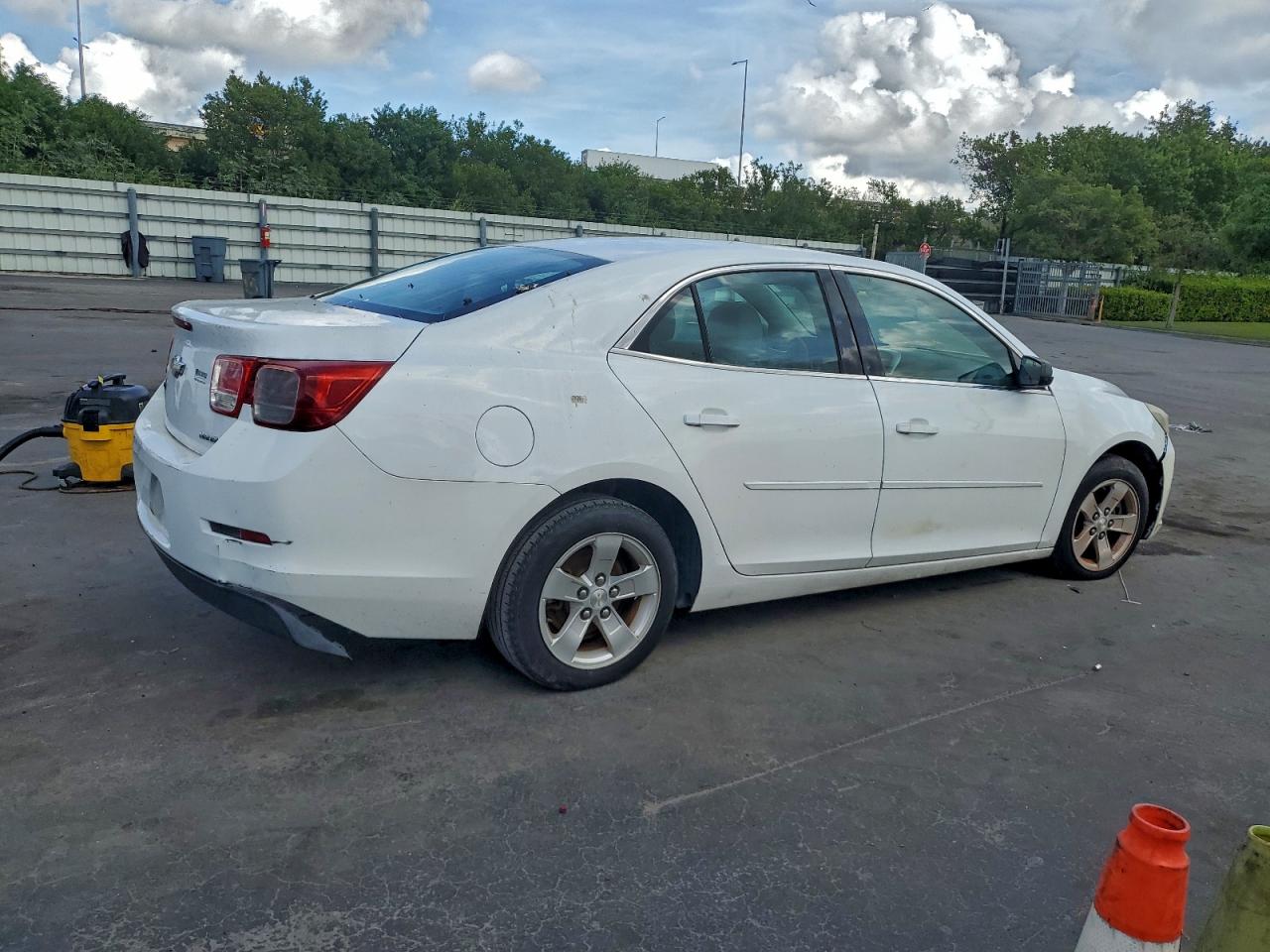 2013 CHEVROLET MALIBU LS photo 3