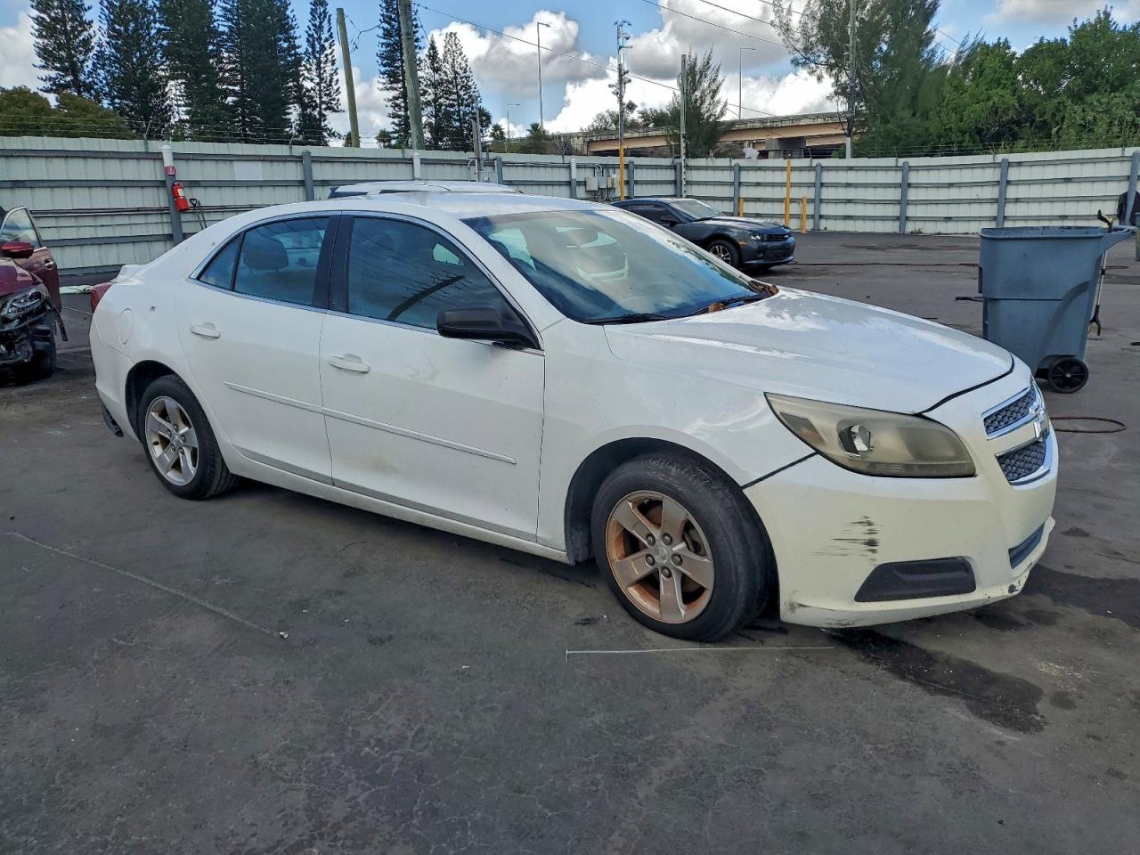 2013 CHEVROLET MALIBU LS photo 4