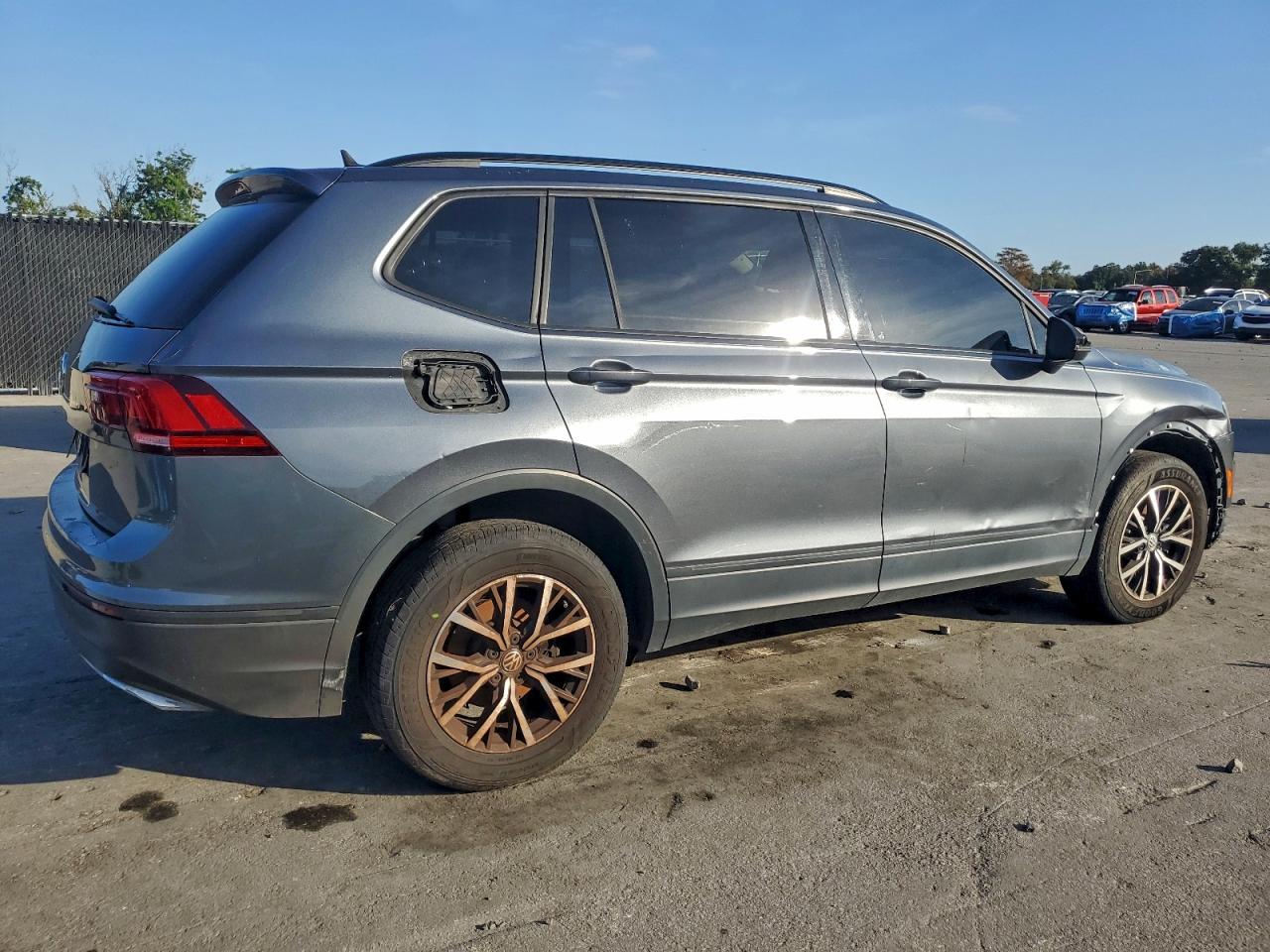 2021 VOLKSWAGEN TIGUAN S photo 3