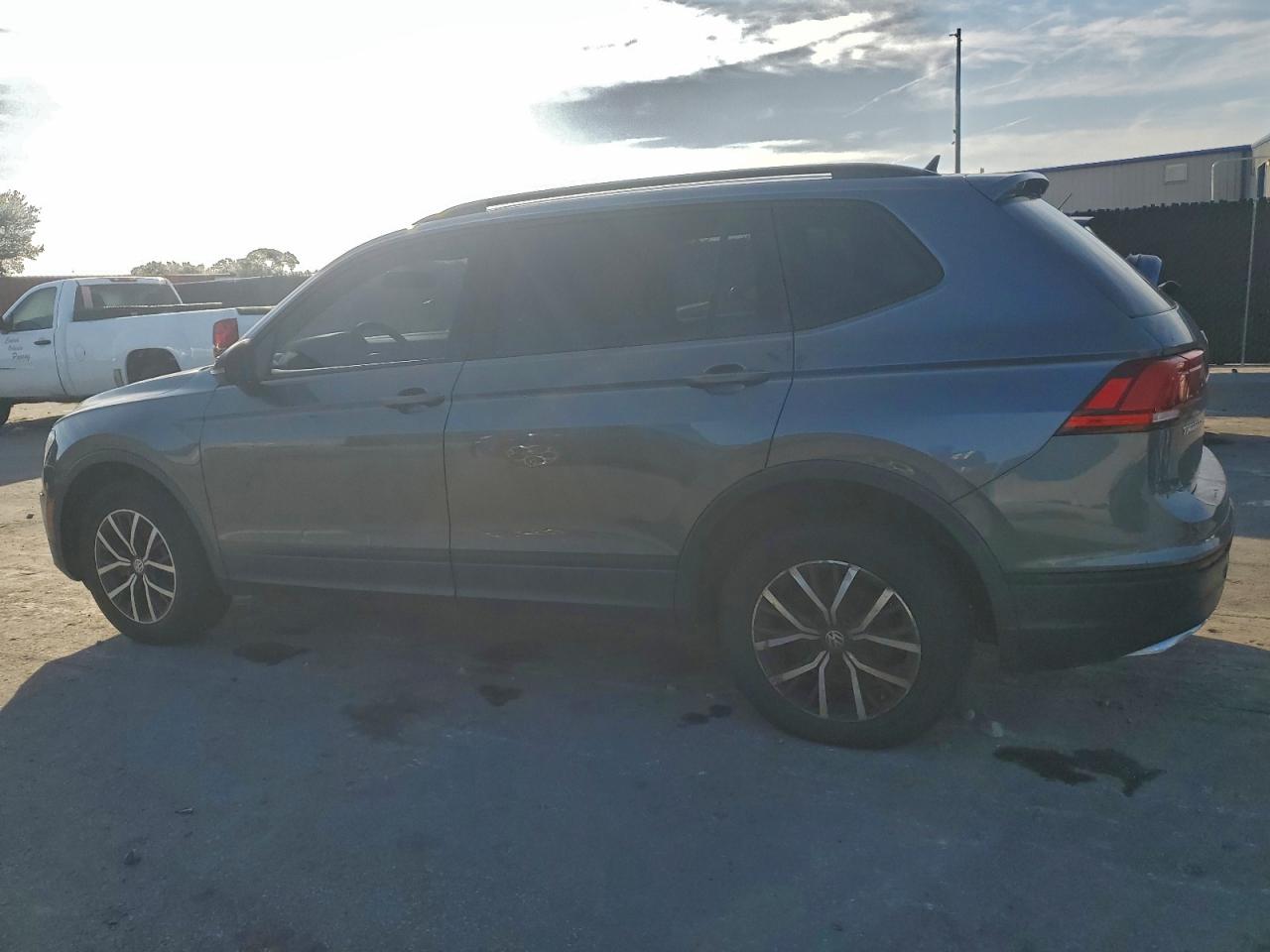 2021 VOLKSWAGEN TIGUAN S photo 2