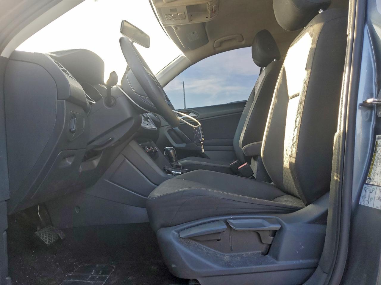 2021 VOLKSWAGEN TIGUAN S photo 7
