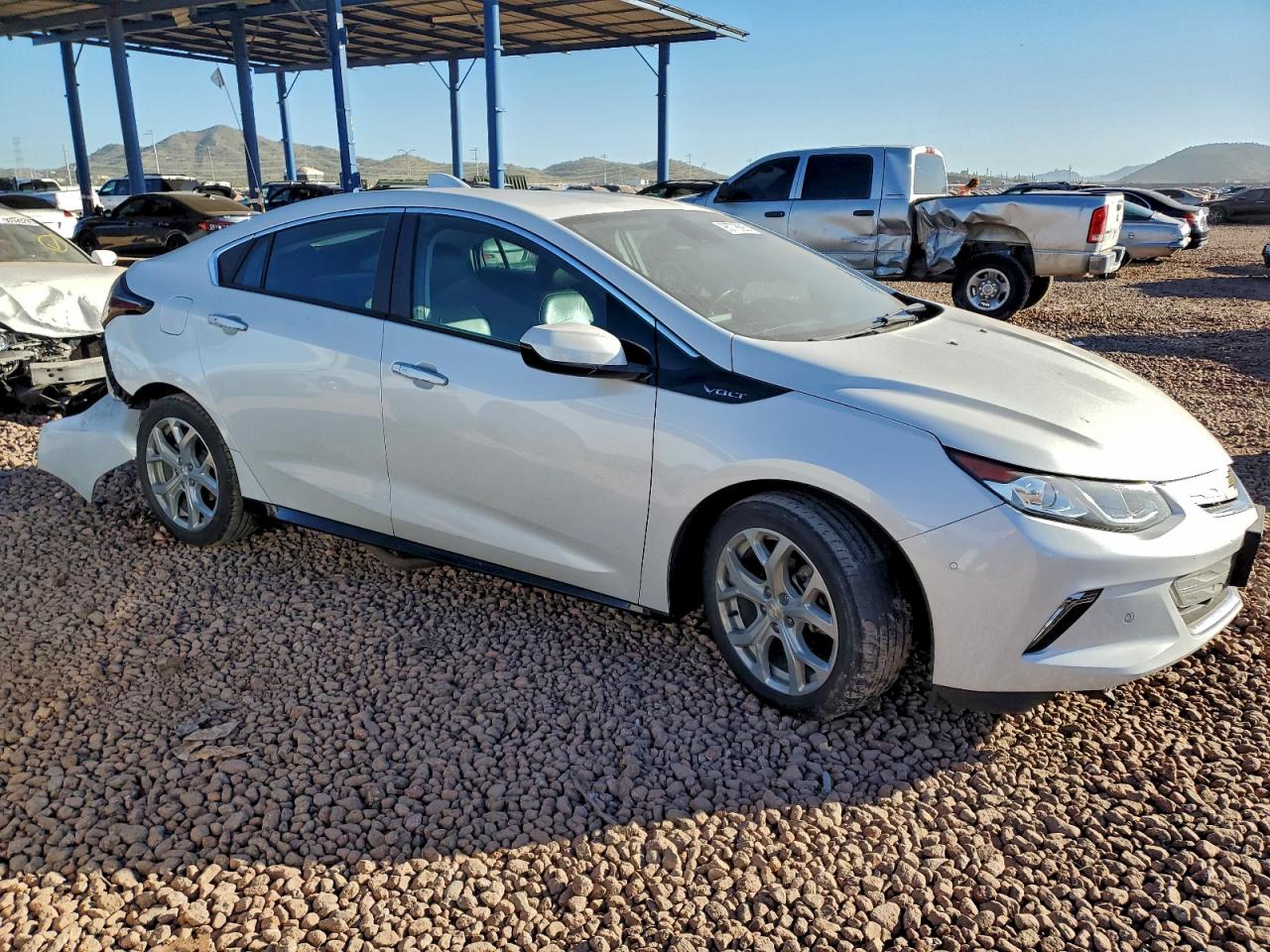 2017 CHEVROLET VOLT PREMIER photo 4