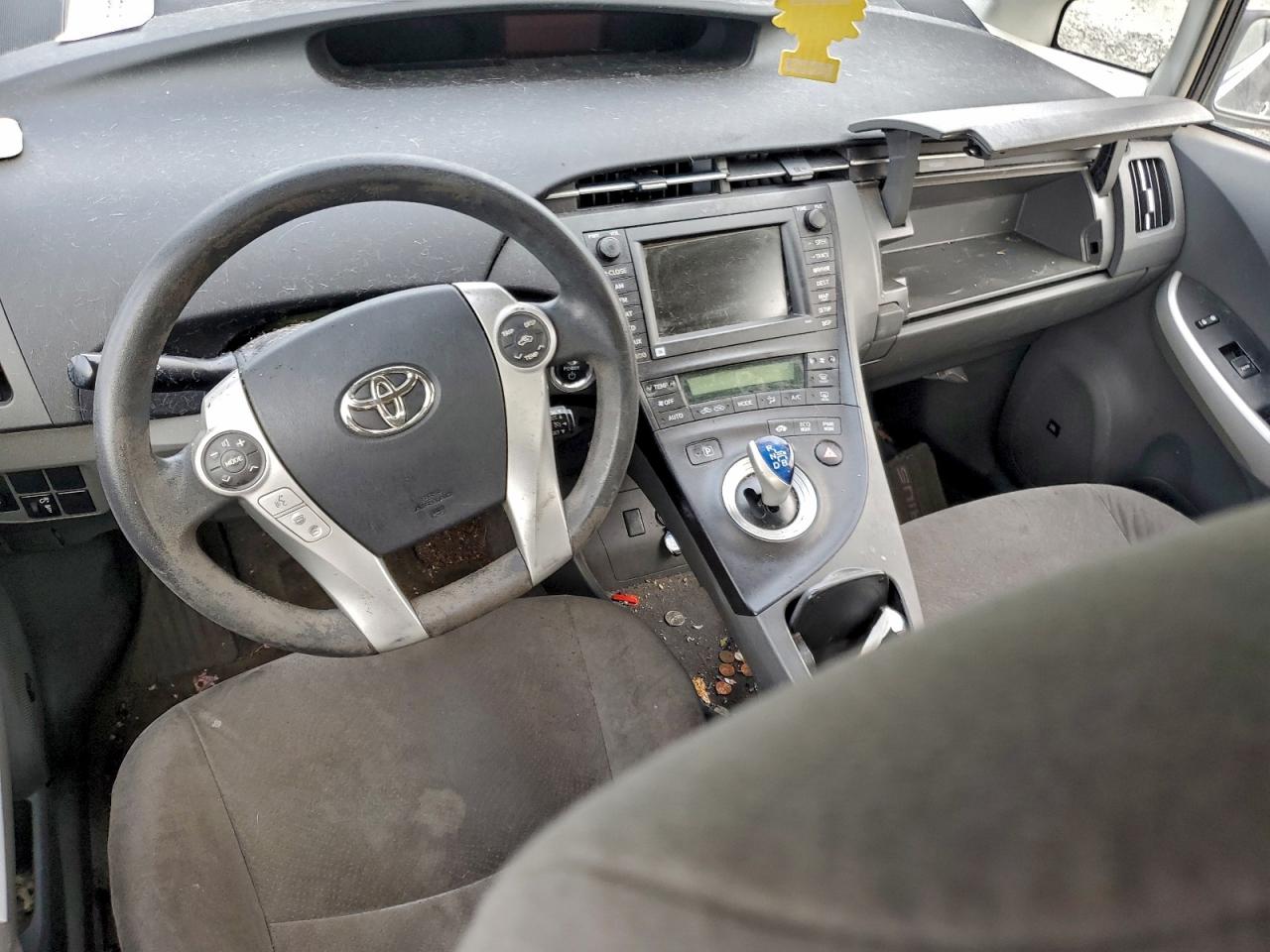 2011 TOYOTA PRIUS photo 8