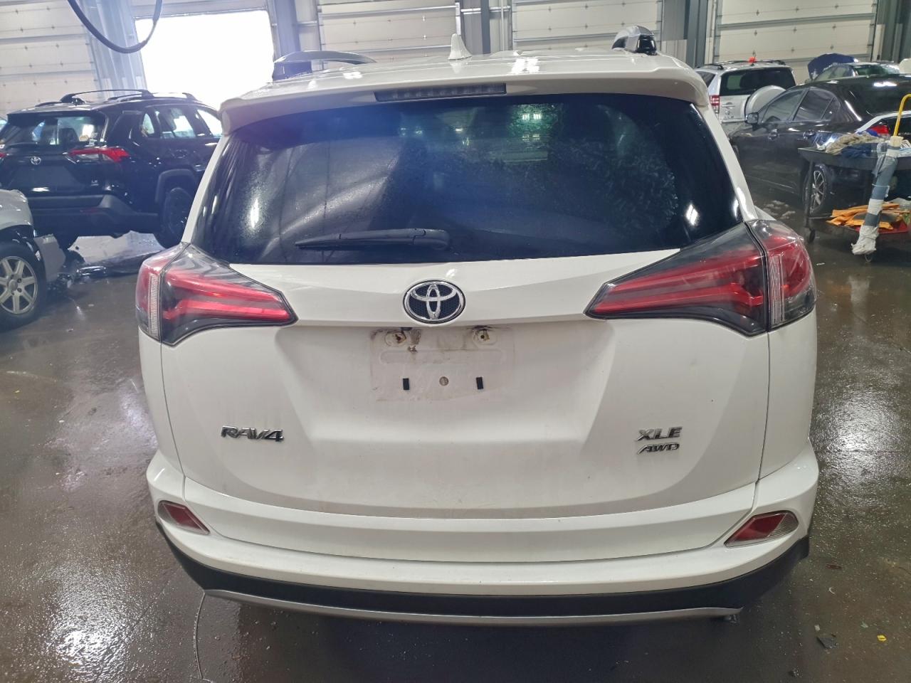2017 TOYOTA RAV4 XLE photo 6