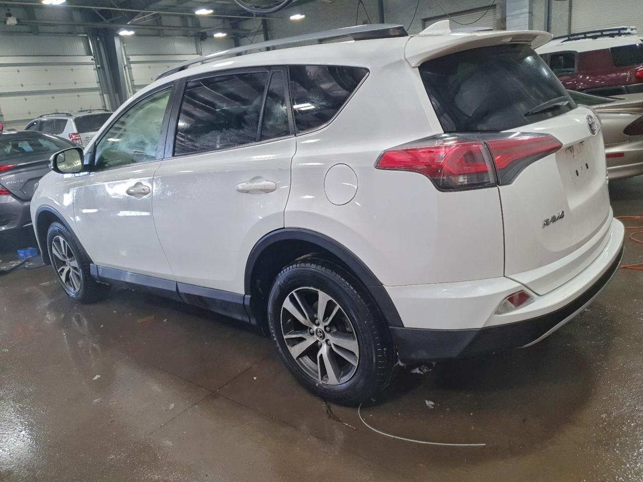 2017 TOYOTA RAV4 XLE photo 2