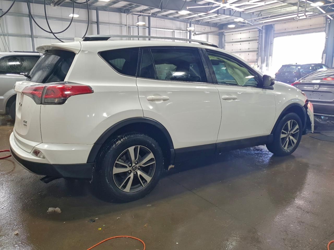 2017 TOYOTA RAV4 XLE photo 3