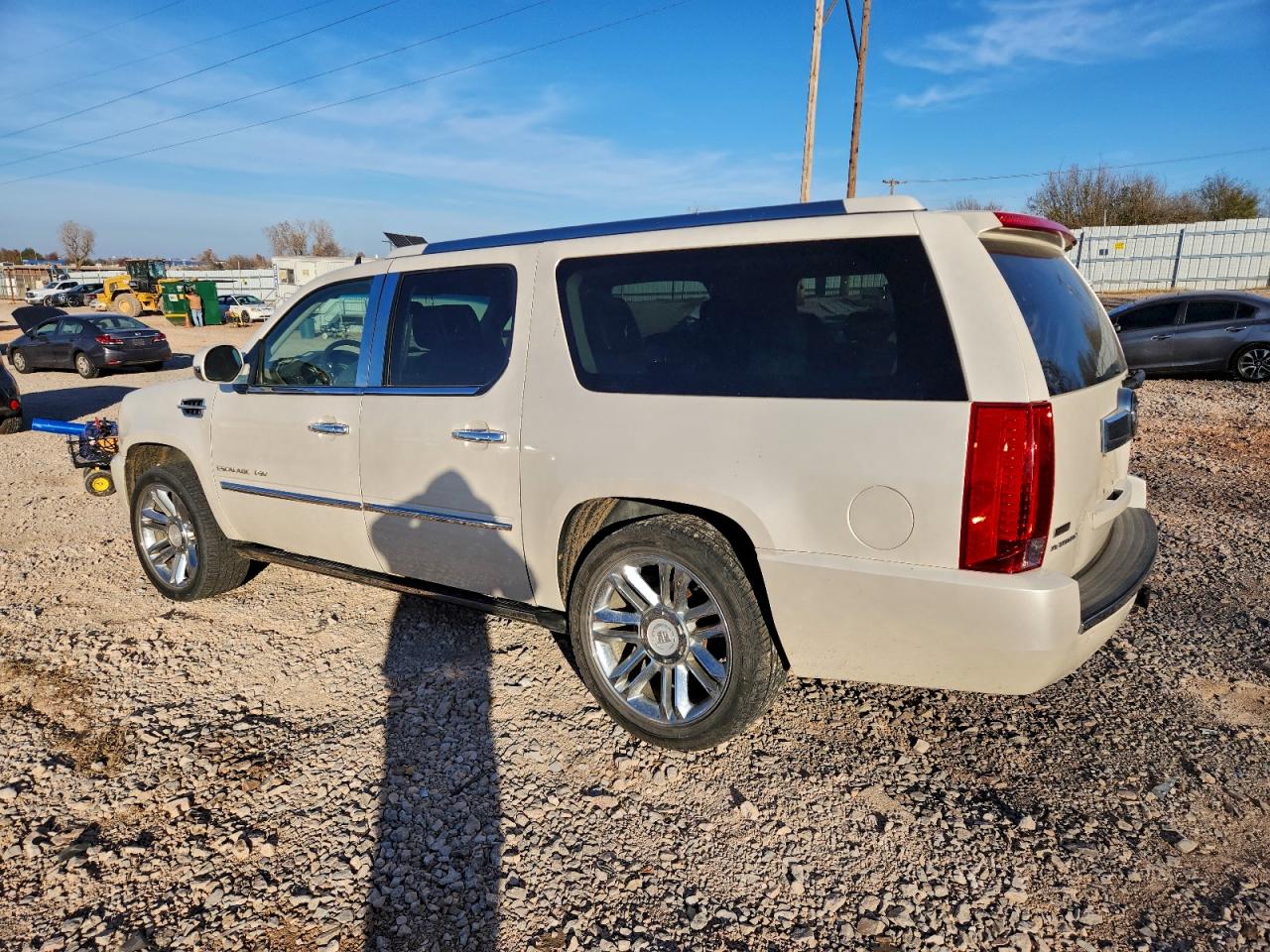 2011 CADILLAC ESCALADE ESV PLATINUM photo 2