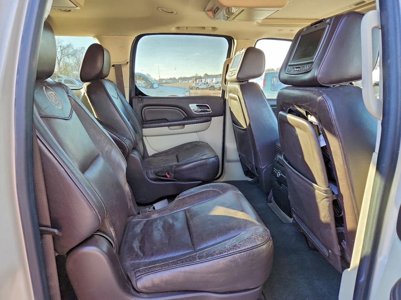 2011 CADILLAC ESCALADE ESV PLATINUM photo 11