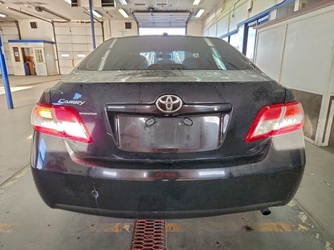 2010 TOYOTA CAMRY BASE photo 6