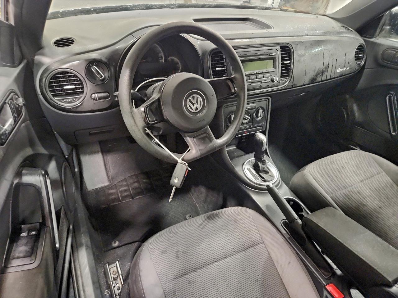 2014 VOLKSWAGEN BEETLE photo 8