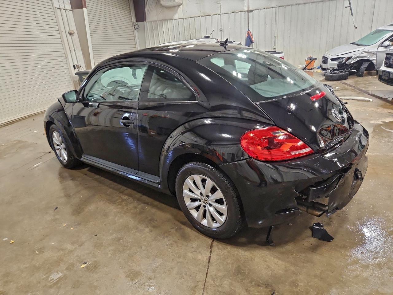 2014 VOLKSWAGEN BEETLE photo 2
