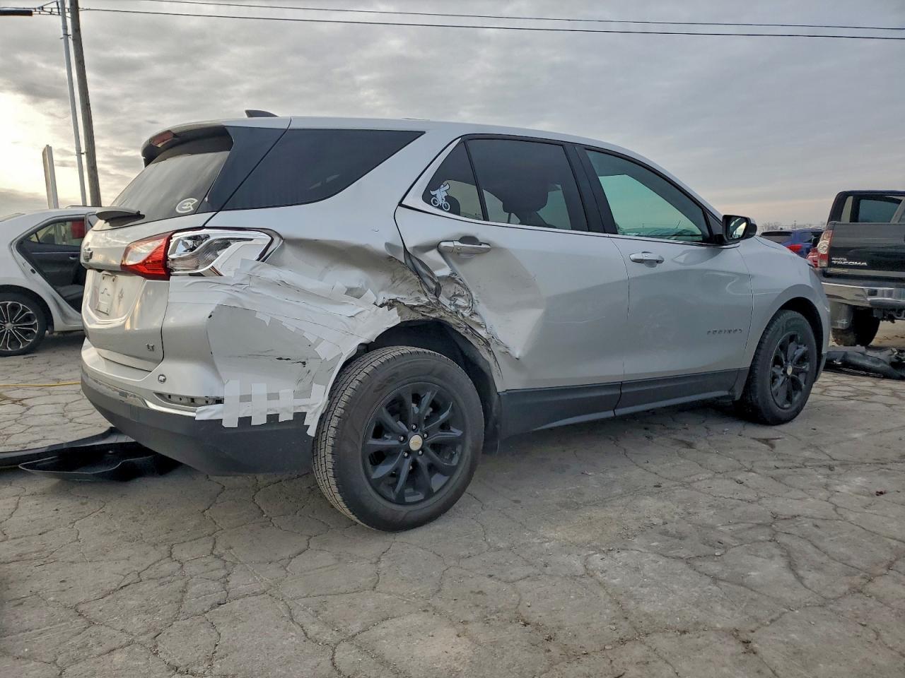 2018 CHEVROLET EQUINOX LT photo 3