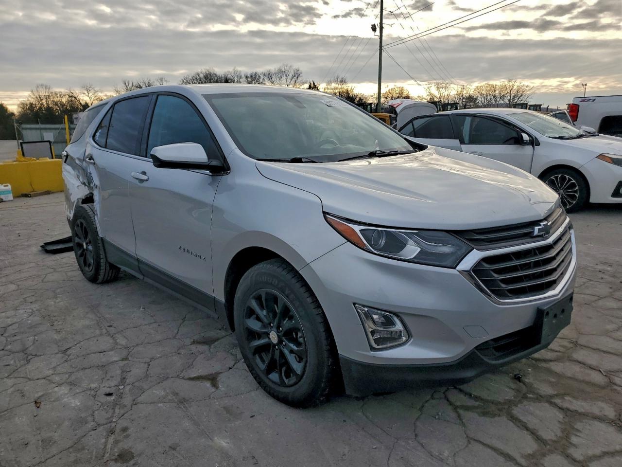 2018 CHEVROLET EQUINOX LT photo 4