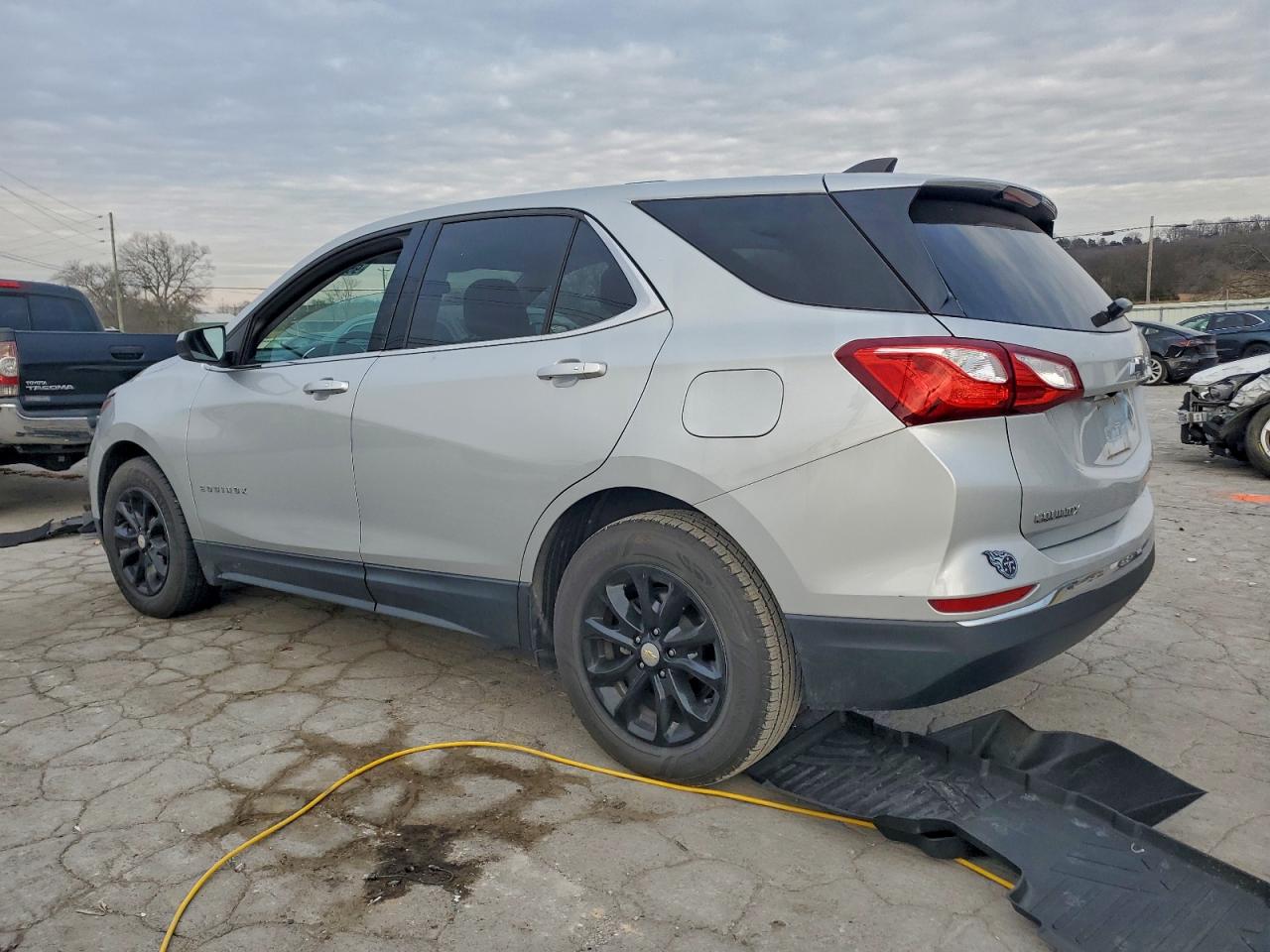 2018 CHEVROLET EQUINOX LT photo 2