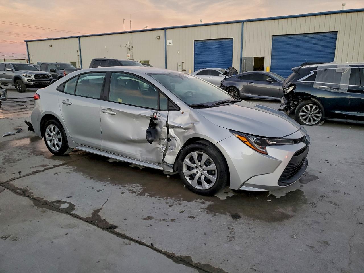 2024 TOYOTA COROLLA LE photo 4