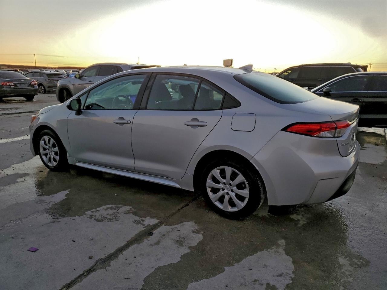 2024 TOYOTA COROLLA LE photo 2