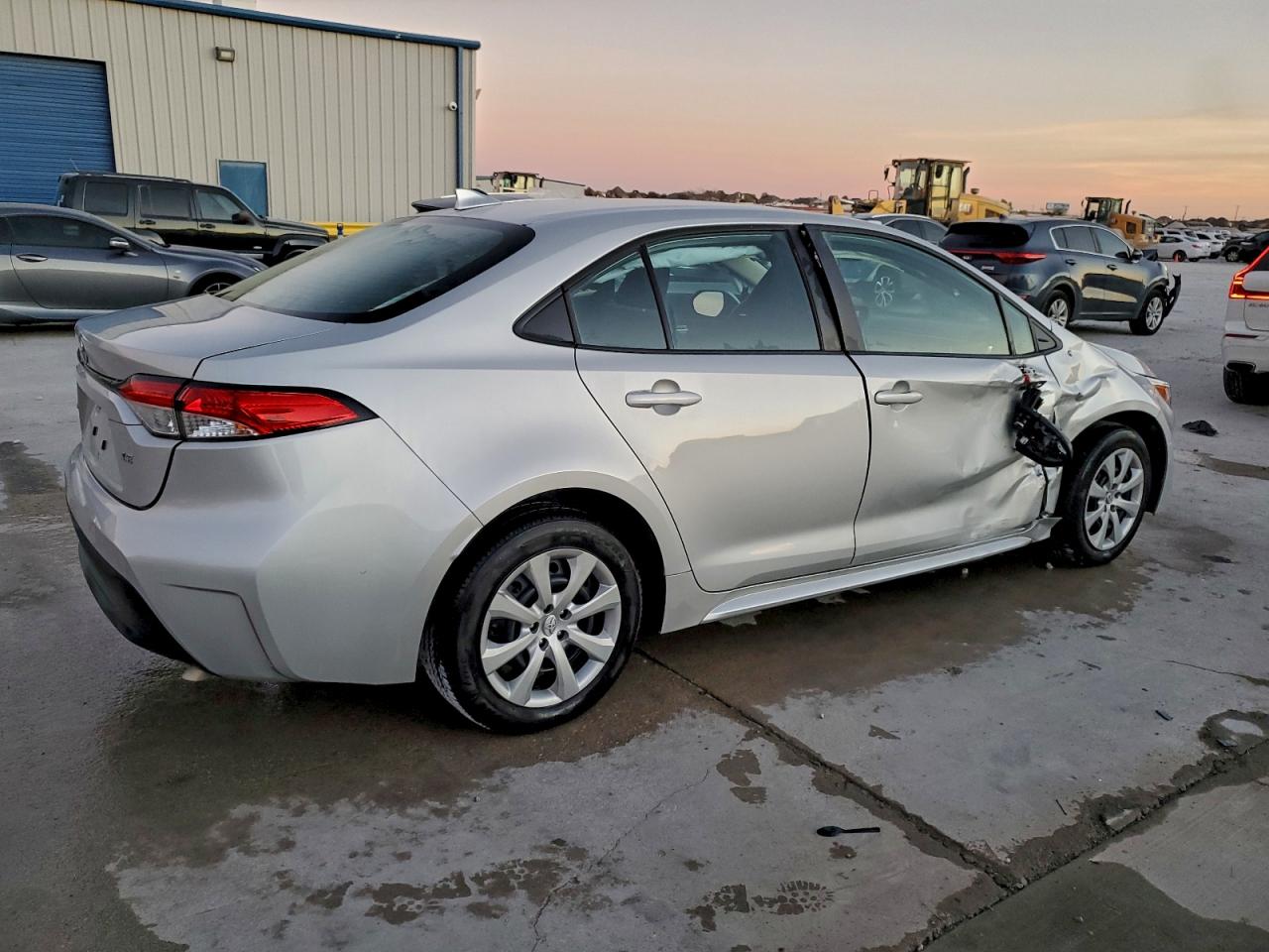 2024 TOYOTA COROLLA LE photo 3