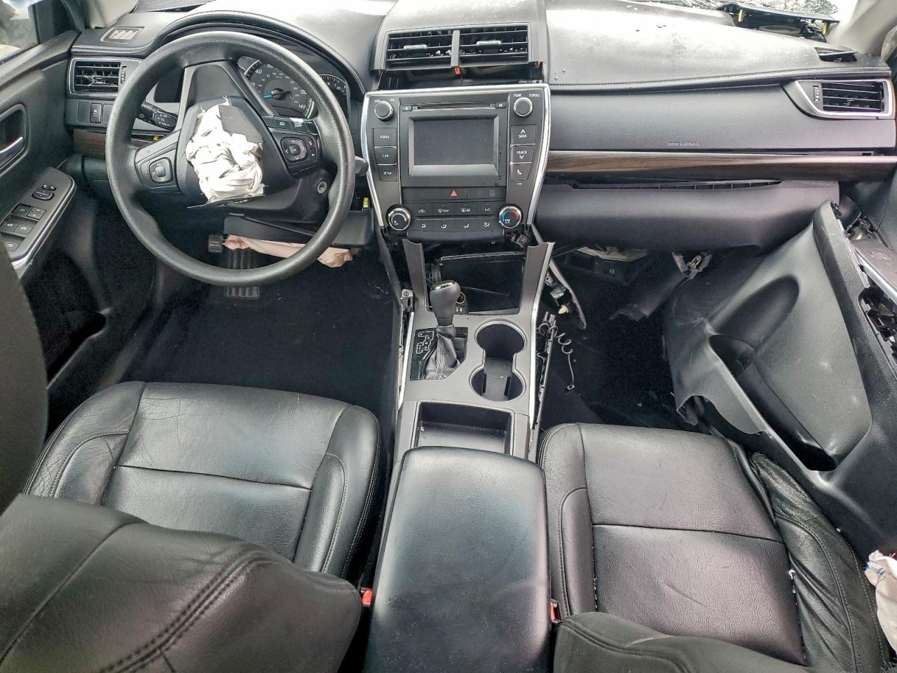 2015 TOYOTA CAMRY LE photo 8