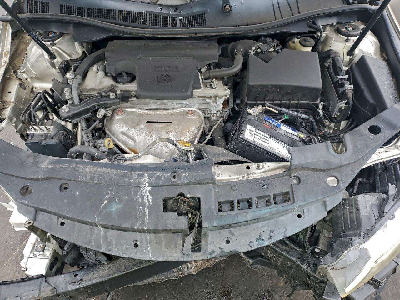 2015 TOYOTA CAMRY LE photo 11