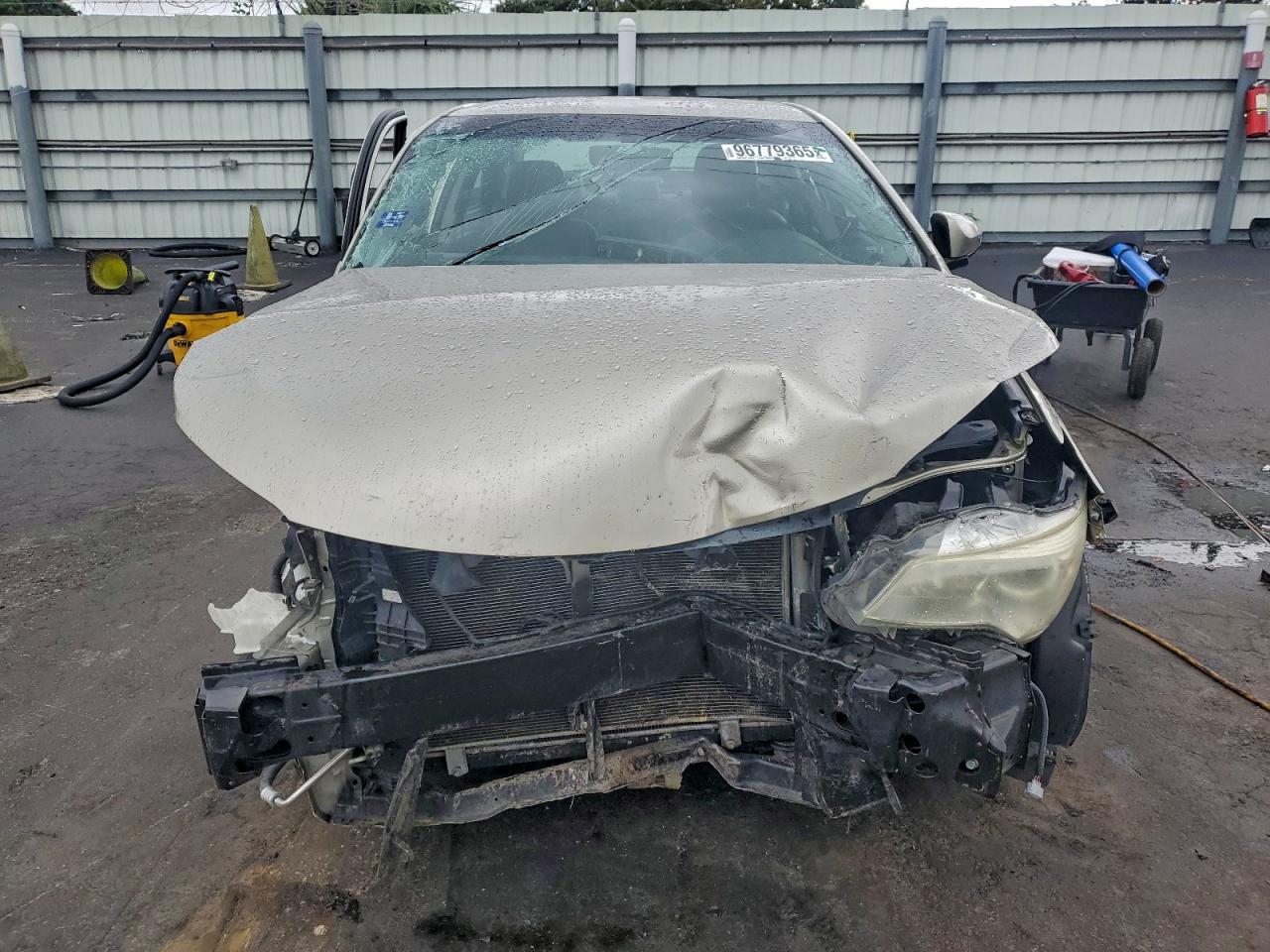 2015 TOYOTA CAMRY LE photo 5