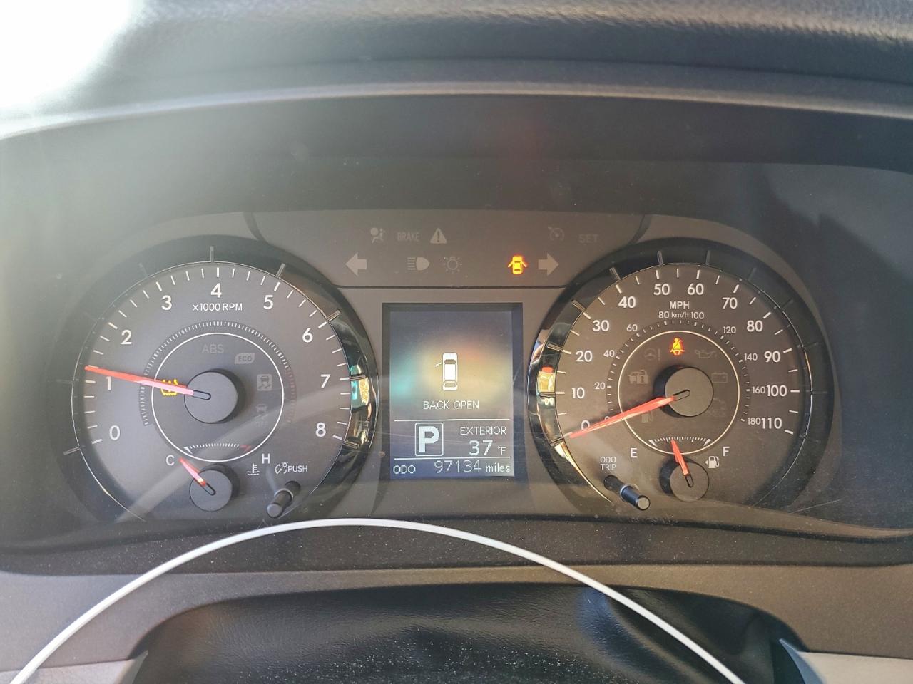 2016 TOYOTA SIENNA LE photo 9