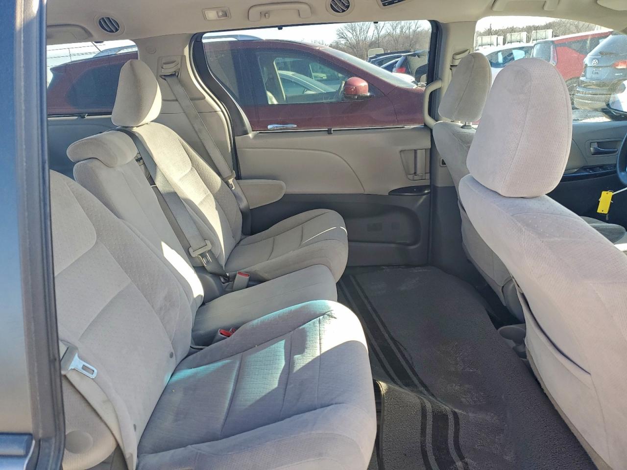 2016 TOYOTA SIENNA LE photo 11