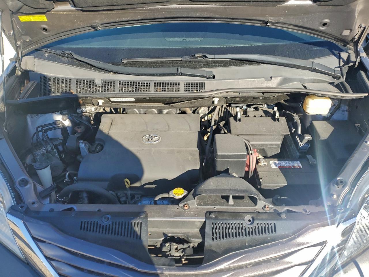 2016 TOYOTA SIENNA LE photo 12