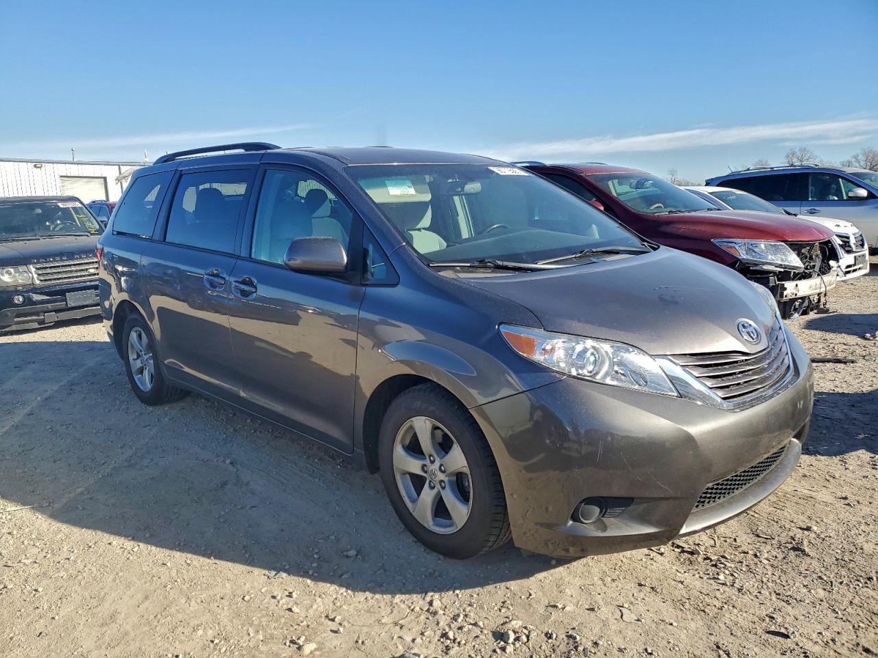 2016 TOYOTA SIENNA LE photo 4