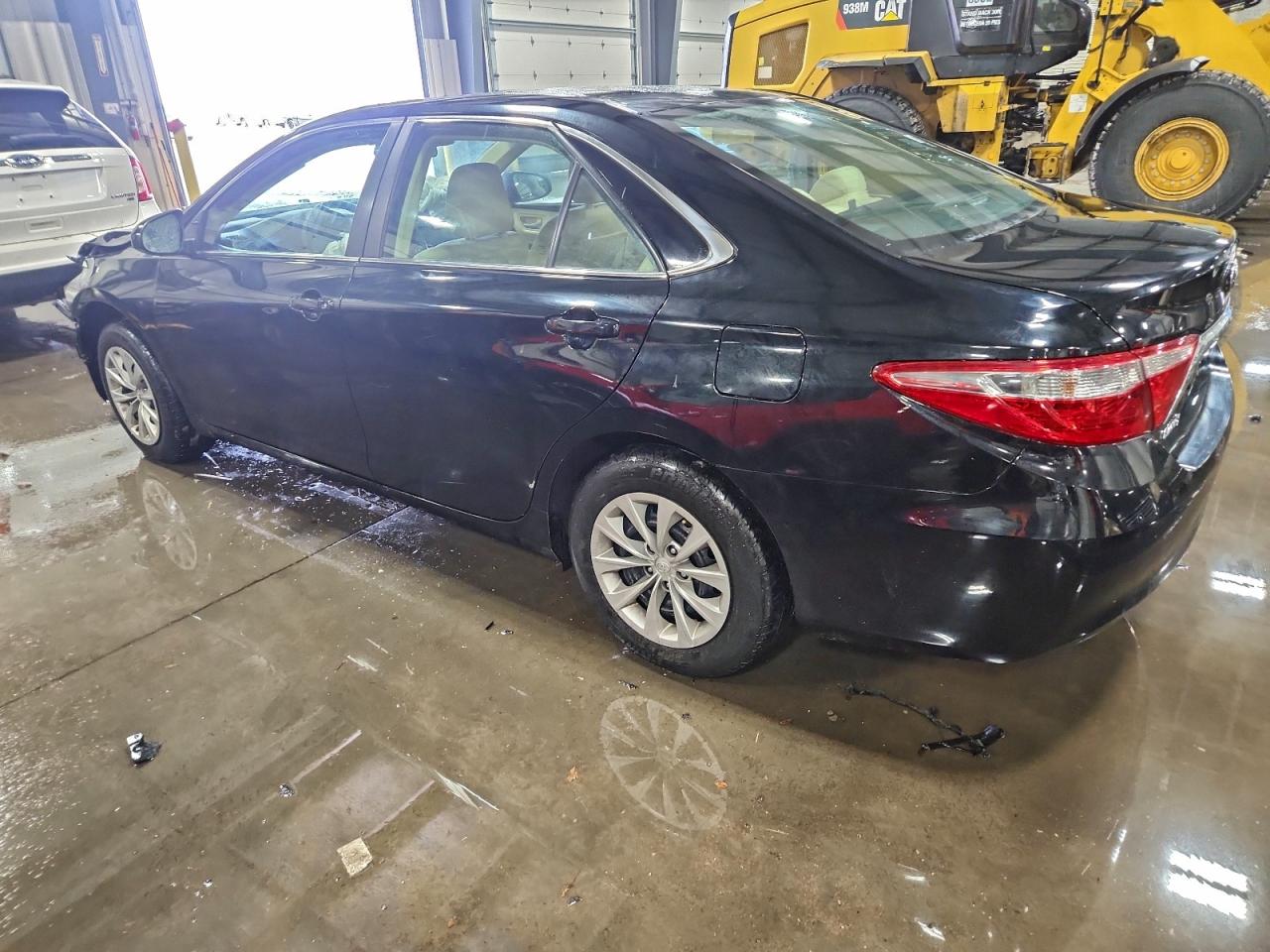 2016 TOYOTA CAMRY LE photo 3