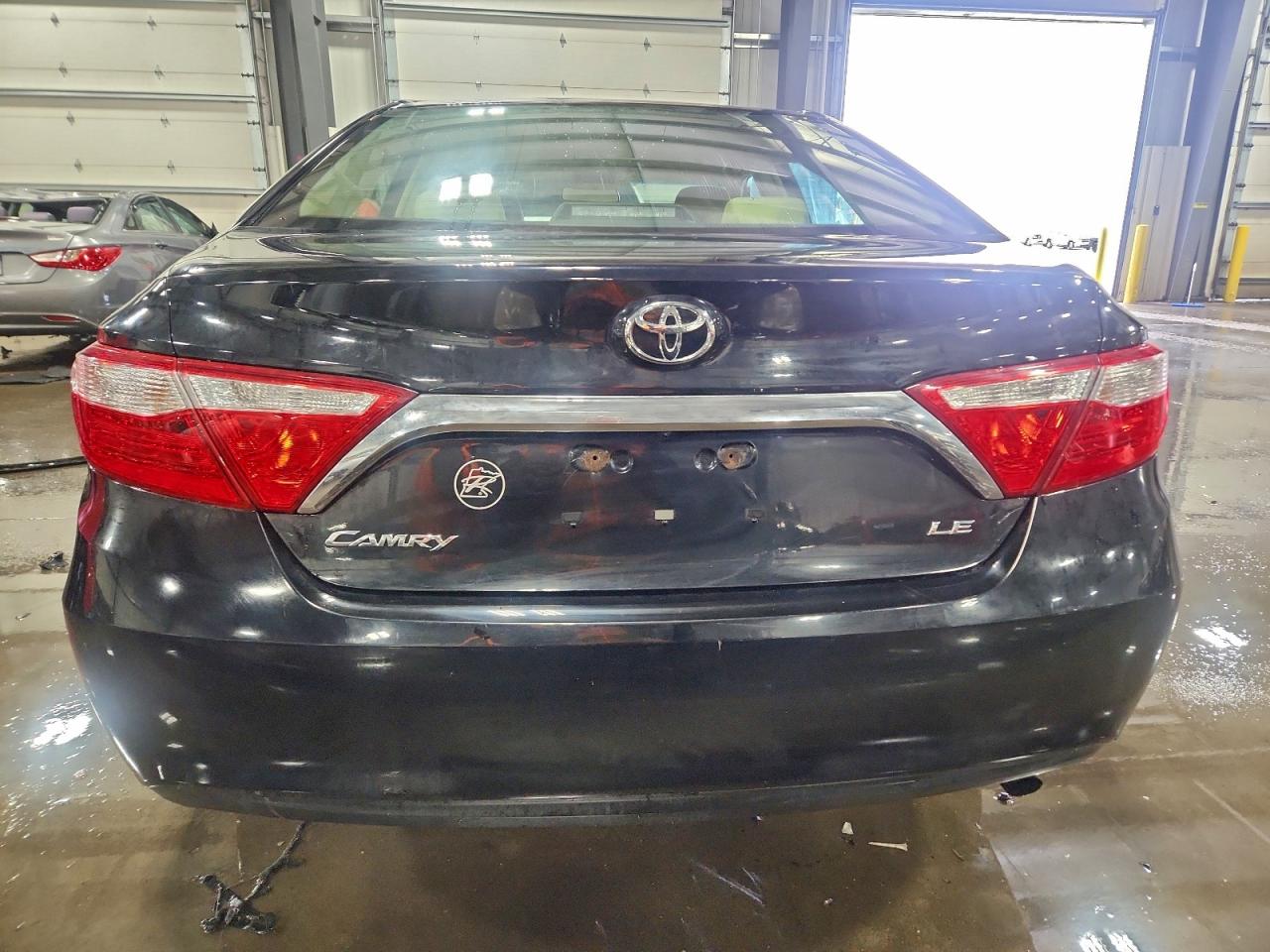 2016 TOYOTA CAMRY LE photo 11
