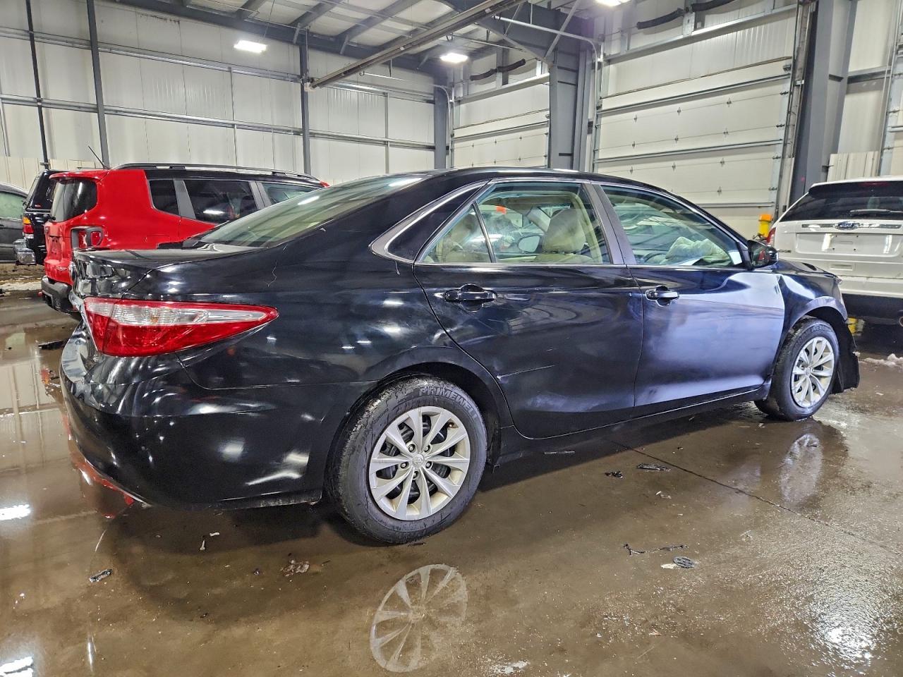 2016 TOYOTA CAMRY LE photo 5