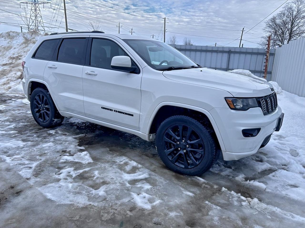 2019 JEEP GRAND CHEROKEE LAREDO photo 4