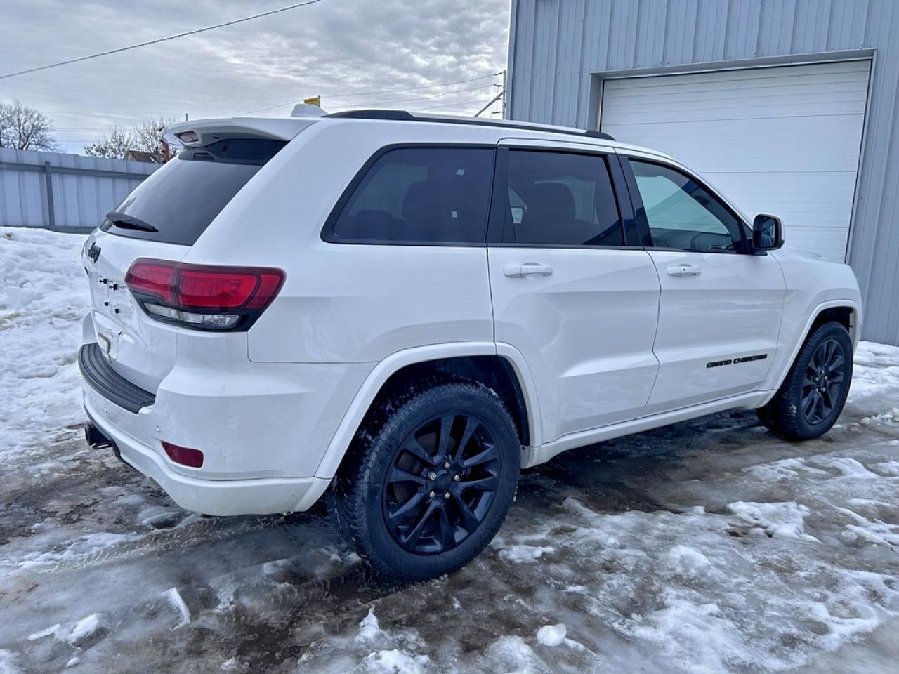 2019 JEEP GRAND CHEROKEE LAREDO photo 3