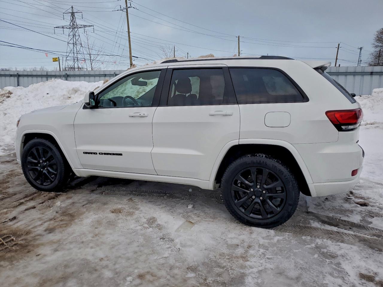 2019 JEEP GRAND CHEROKEE LAREDO photo 2