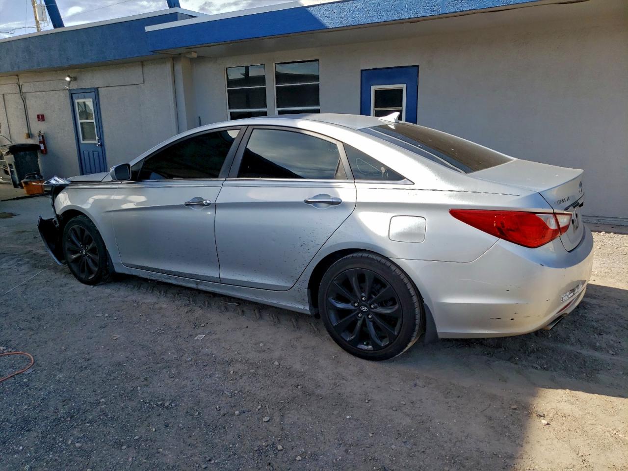 2011 HYUNDAI SONATA SE photo 2
