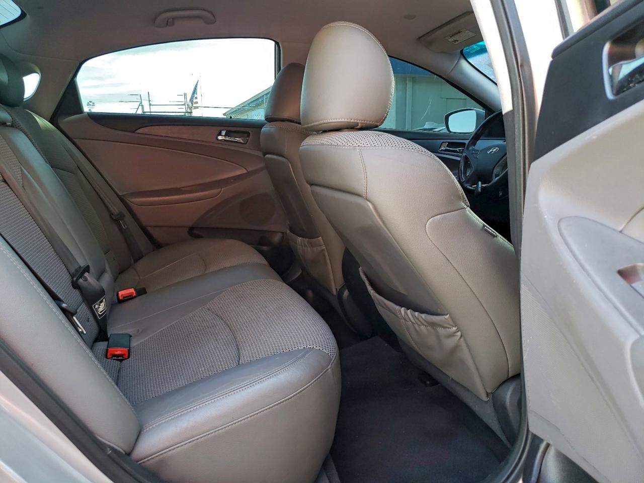 2011 HYUNDAI SONATA SE photo 10