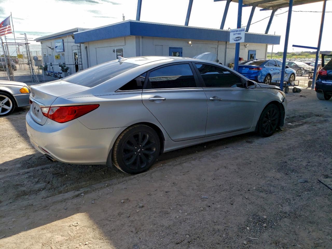 2011 HYUNDAI SONATA SE photo 3
