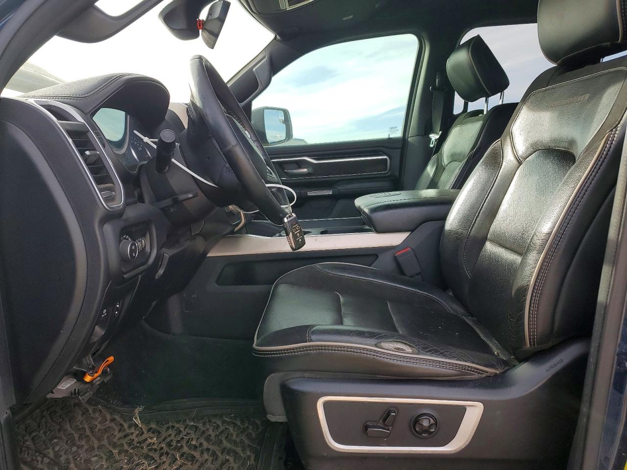 2019 RAM 1500 LARAMIE photo 7