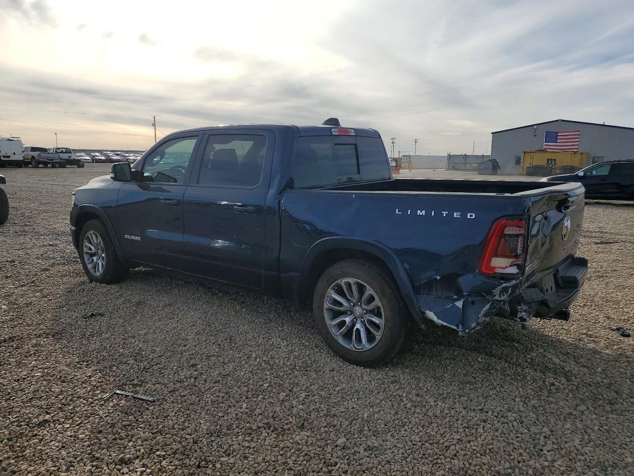 2019 RAM 1500 LARAMIE photo 2