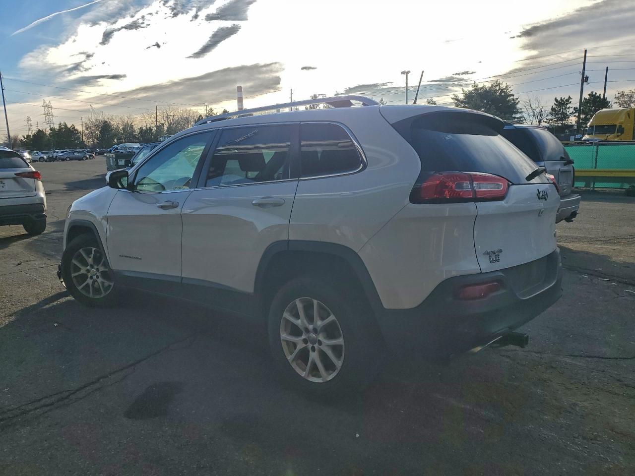 2016 JEEP CHEROKEE LATITUDE photo 2